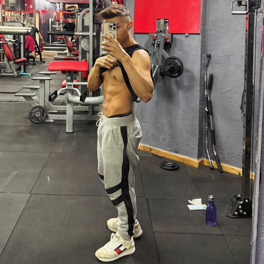 631212767: Chico busca chica en Salamanca