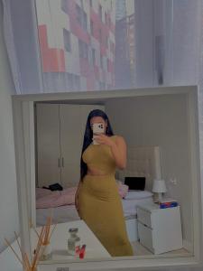 614057131: Chica busca chico en Barcelona