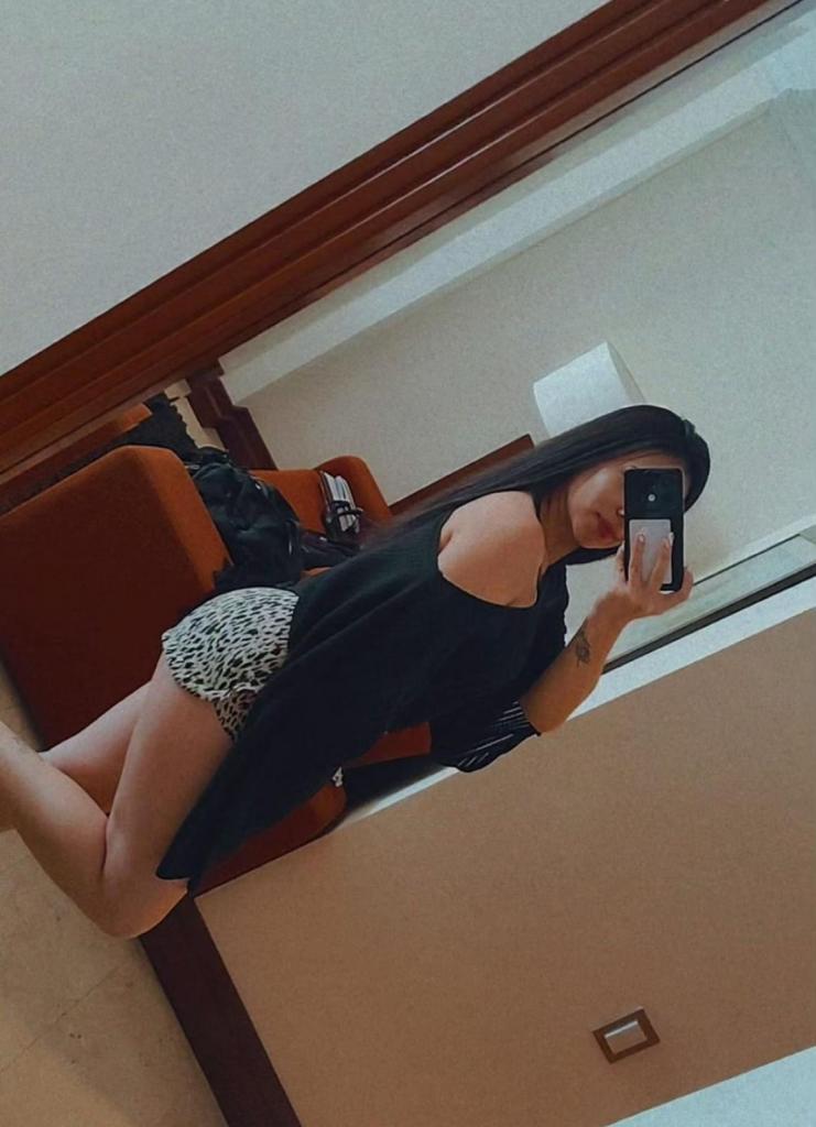 Chica busca chico en Ibiza: 