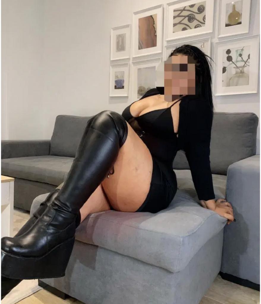 Chica busca chico en Menorca: 