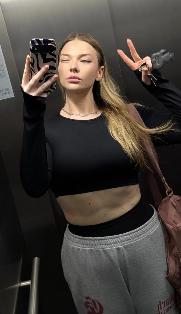 607452311: Chica busca chico en Barcelona