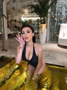 Chica busca chico en Ibiza: 