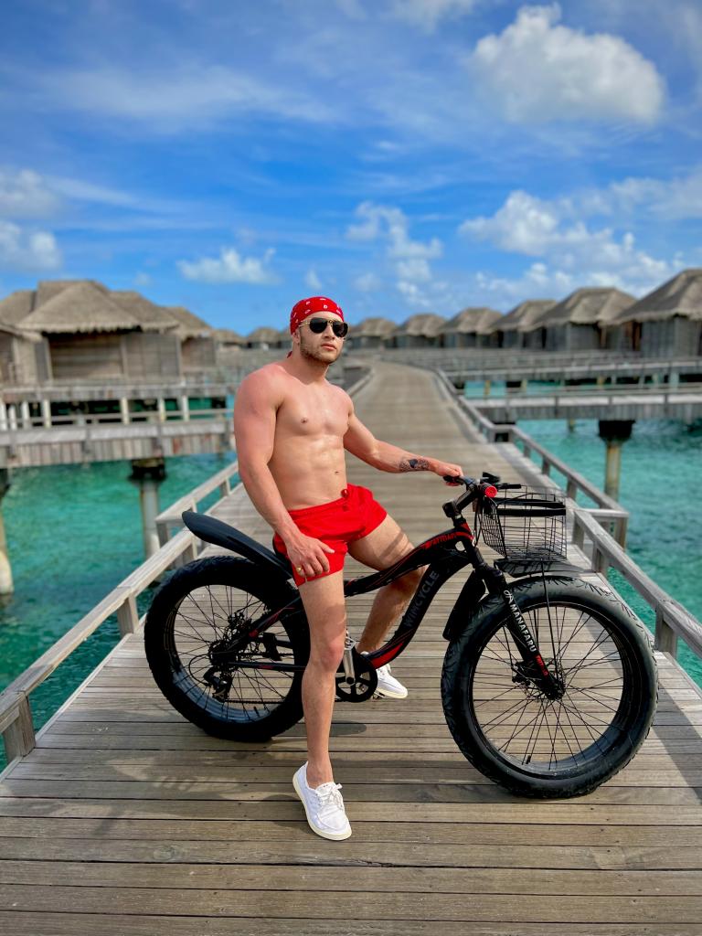 Chico busca chica en Málaga: 