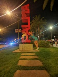 Chica busca chico en Mallorca: 