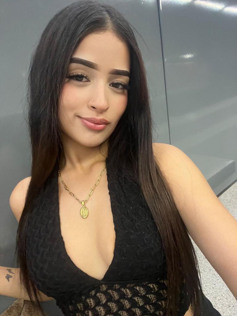 661434137: Chica busca chico en Barcelona