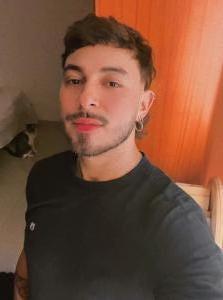 672044911: Chico busca chica en Valencia