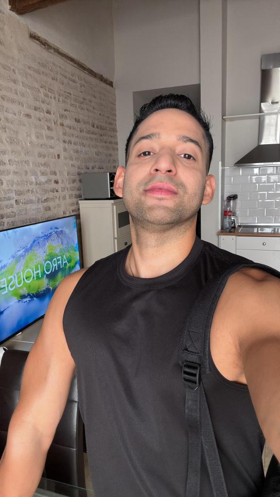 Chico busca chica en Sevilla: 