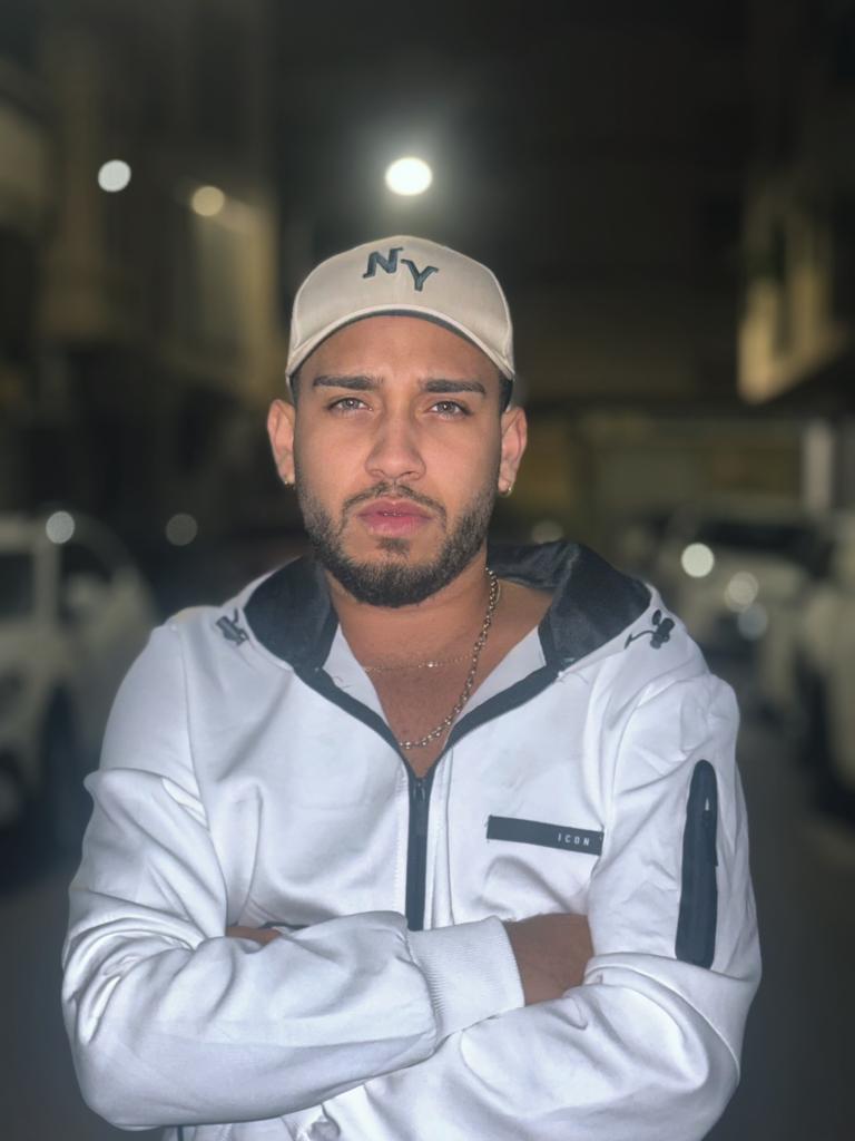 Chico busca chica en Ibiza: 