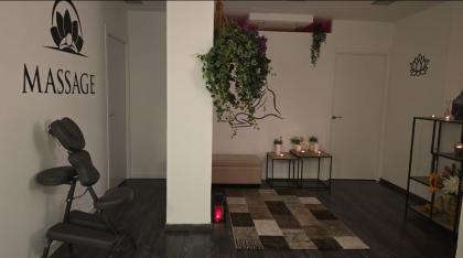 607264651: Chica busca chico en Barcelona