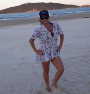 631643381: Chica busca chico en Gerona