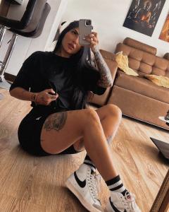 670661740: Chica busca chico en Barcelona