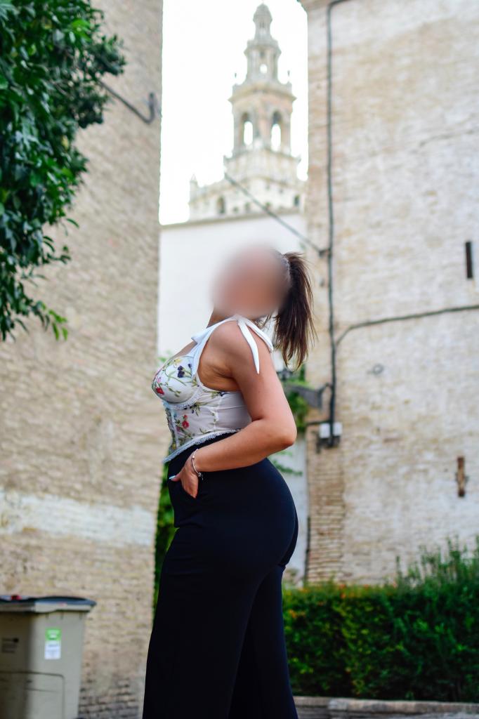 678971704: Chica busca chico en Sevilla