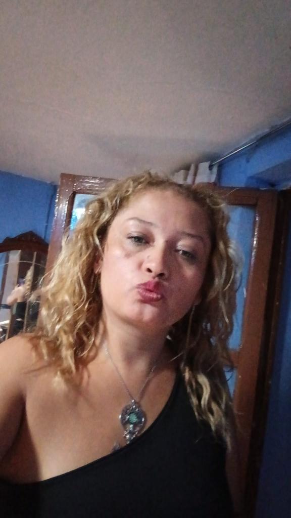 695373415: Chica busca chico en Valencia