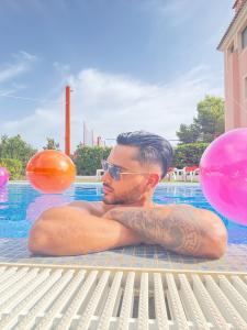 Chico busca chica en Mallorca: 