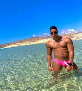 Chico busca chica en Granada: 