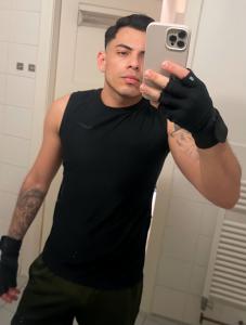 Chico busca chica en Sevilla: 