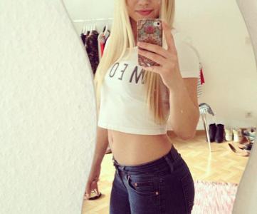 697962418: Chica busca chico en Barcelona