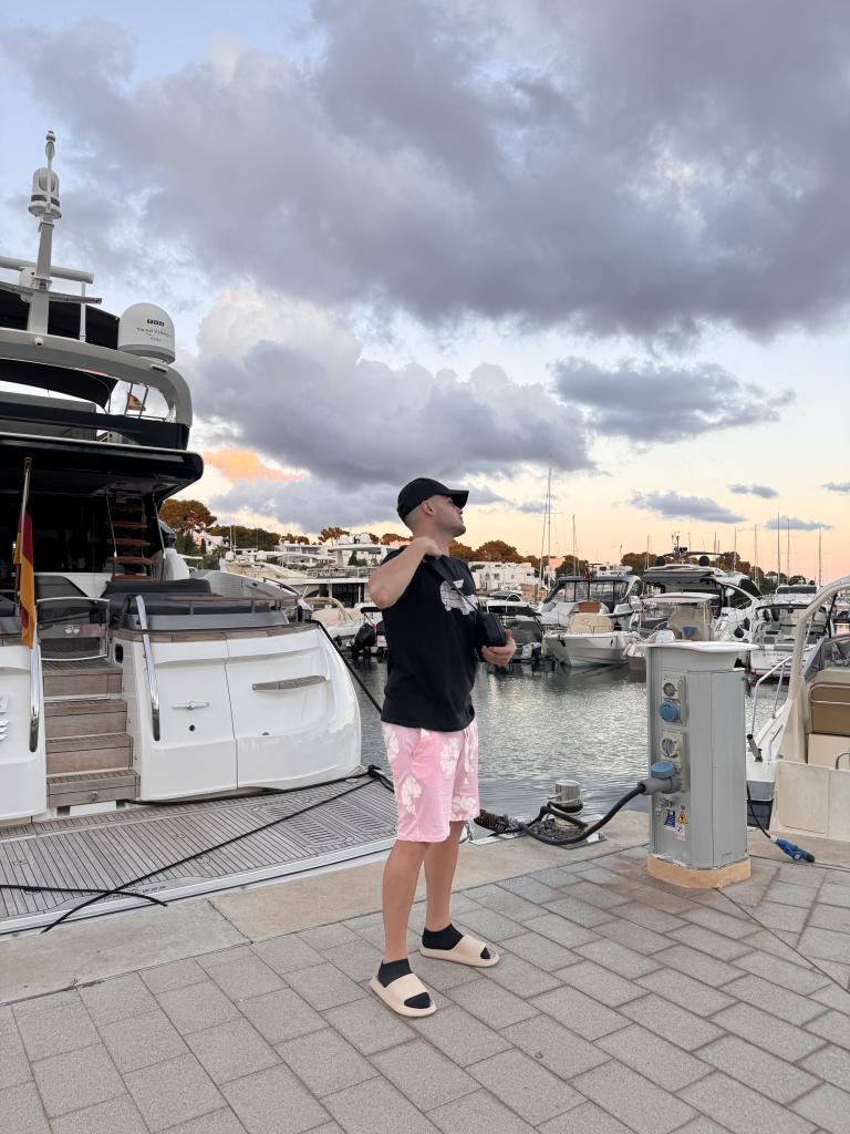 695685844: Chico busca chica en Barcelona