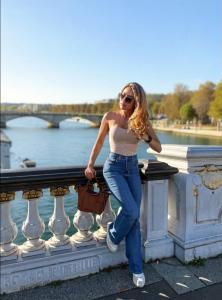 611074800: Chica busca chico en Madrid