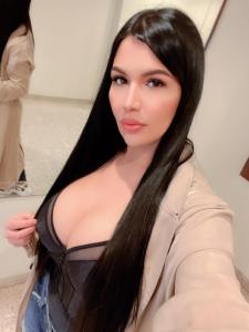 613576847: Chica busca chico en La Coruña