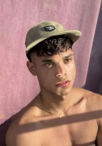 621433583: Chico busca chica en Málaga