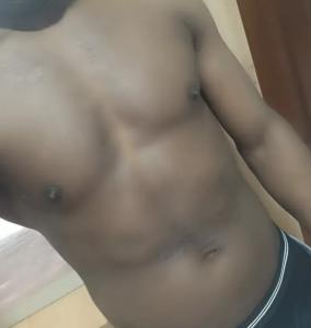 613445420: Chico busca chica en Cádiz