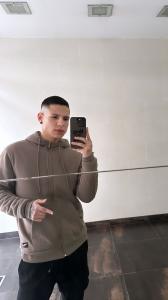 Chico busca chica en Sevilla: 