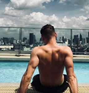 Chico busca chica en Málaga: 