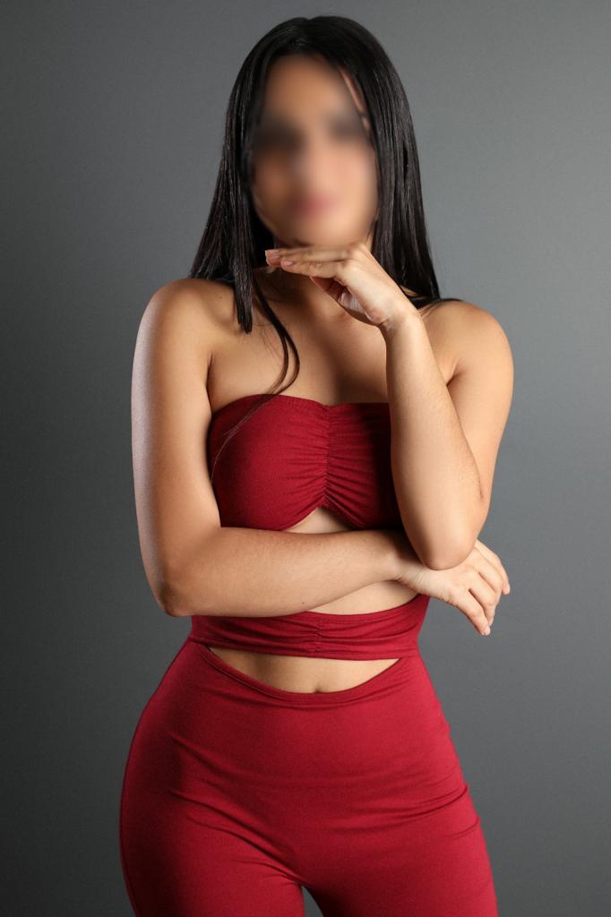 651511653: Chica busca chico en Madrid