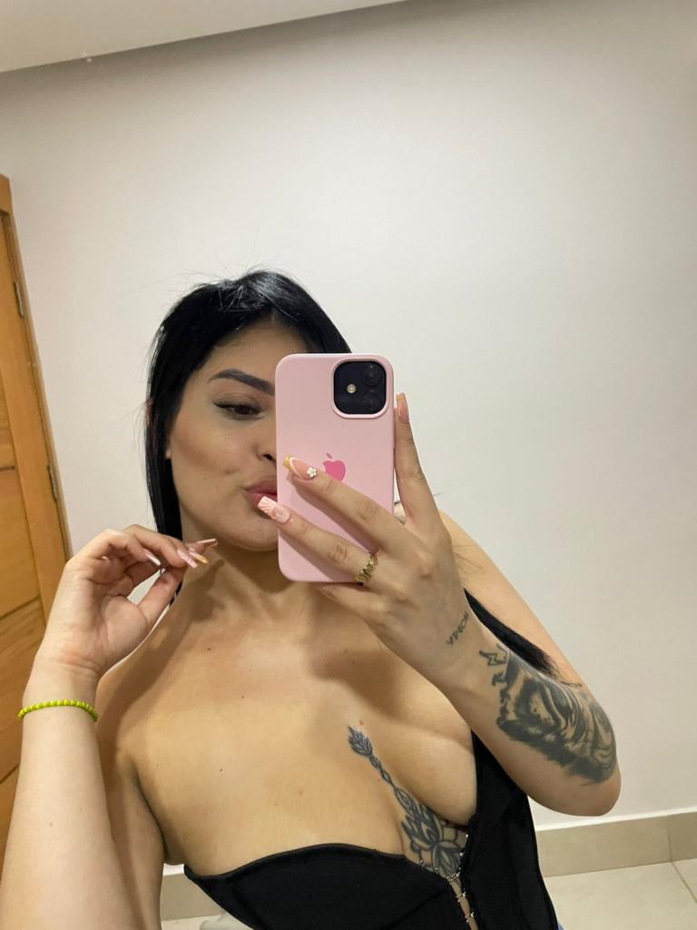 664341896: Chica busca chico en Barcelona