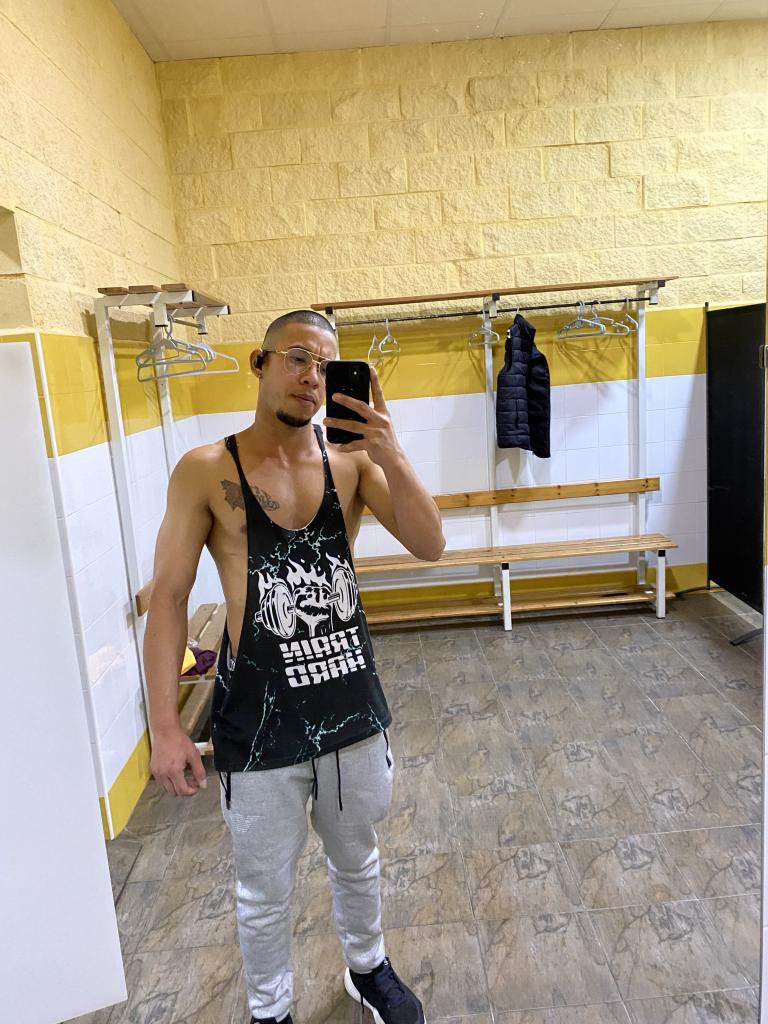 667685098: Chico busca chica en Sevilla