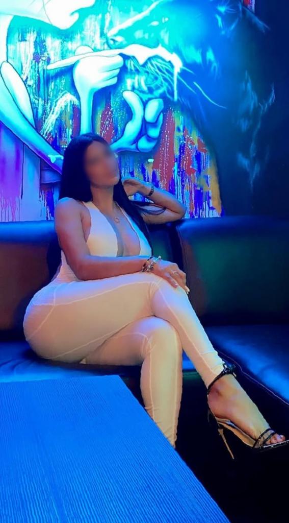 Chica busca chico en Granada: Chica busca chico