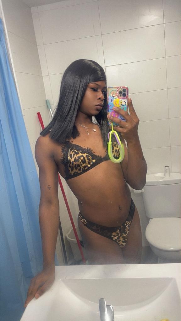 614808962: Travesti en Lérida
