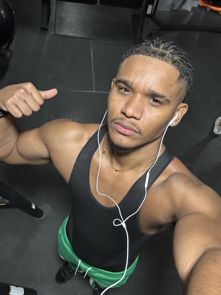 647939467: Chico busca chica en Madrid