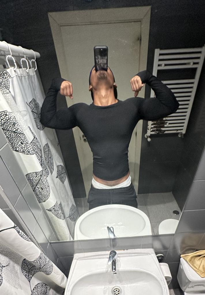 647939467: Chico busca chica en Madrid