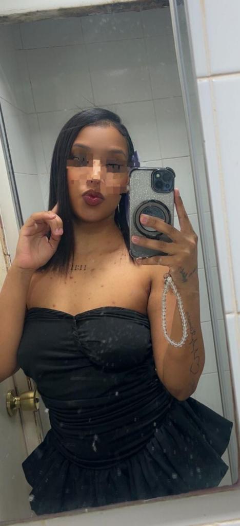 664039809: Chica busca chico en Barcelona