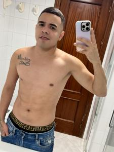 Chico busca chica en Sevilla: 