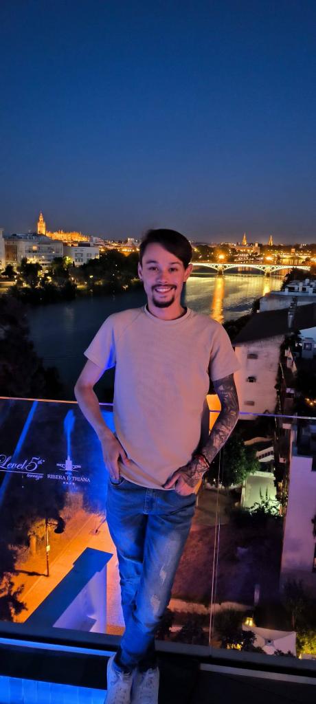 621488994: Chico busca chica en Sevilla