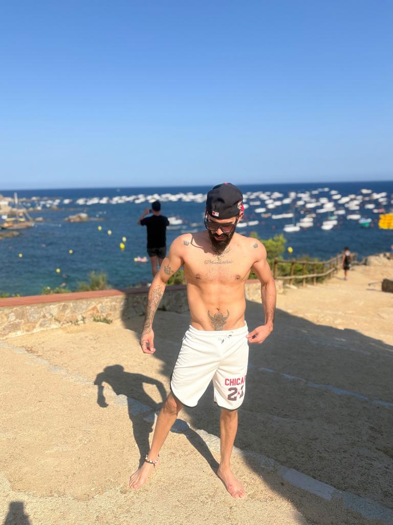 674372183: Chico busca chica en Barcelona