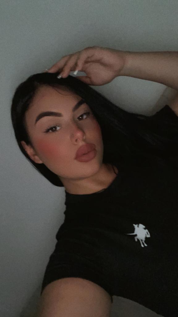 643109403: Chica busca chico en Barcelona