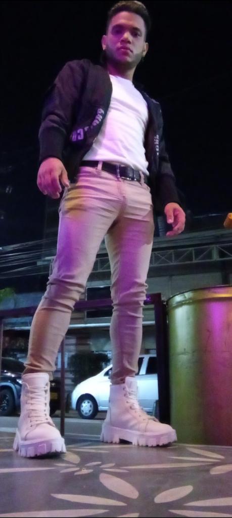 650832556: Chico busca chica en Barcelona