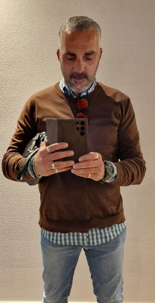 Chico busca chica en Granada: 