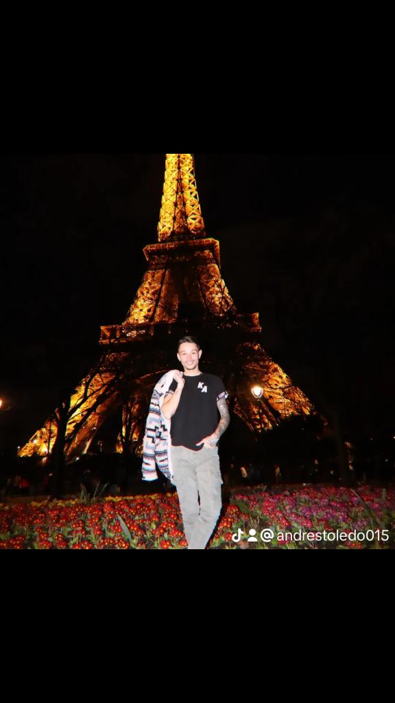 Chico busca chica en Sevilla: 