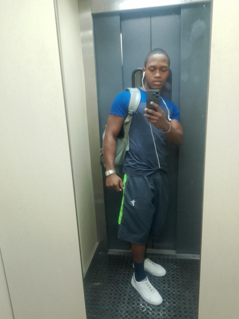 617513197: Chico busca chica en Barcelona