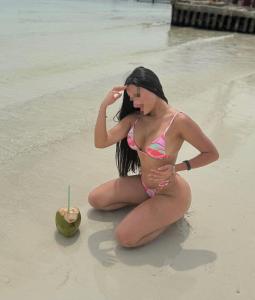 631945439: Chica busca chico en Barcelona