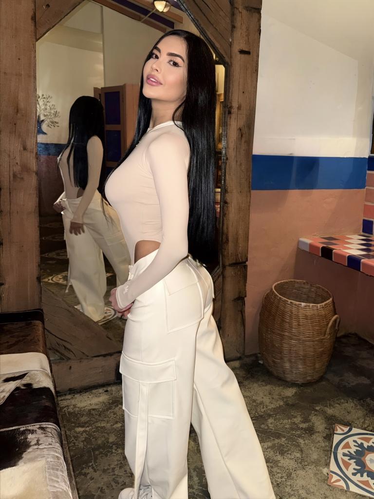 672701708: Chica busca chico en Barcelona