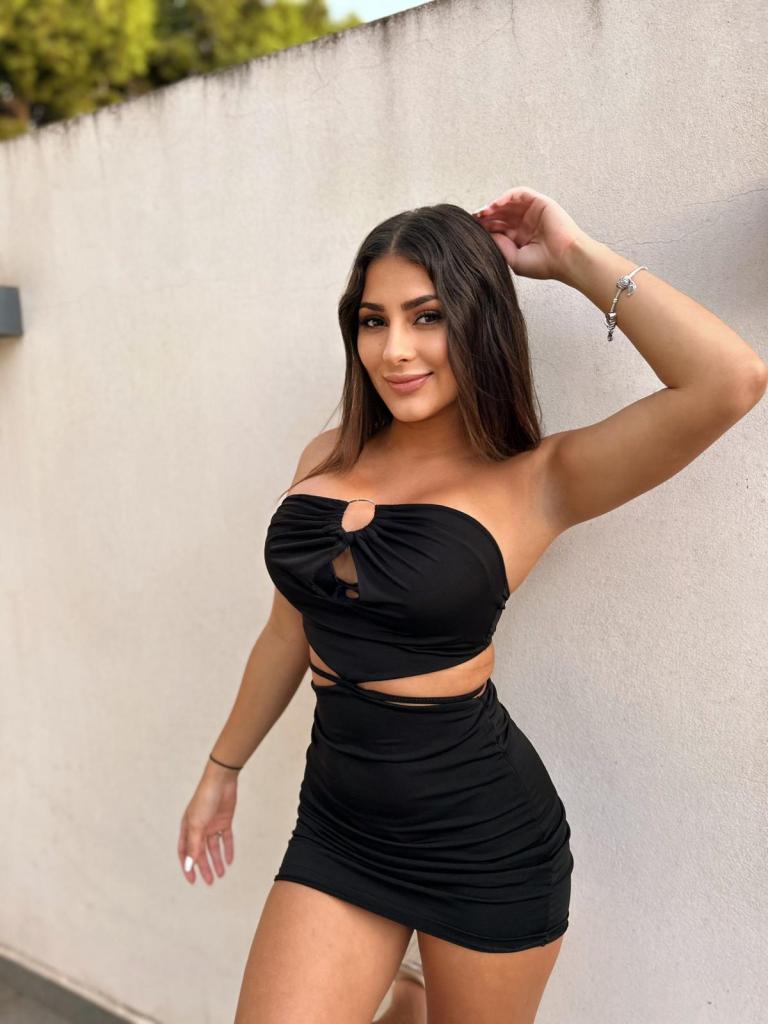 Chica busca chico en Ibiza: Chica busca chico