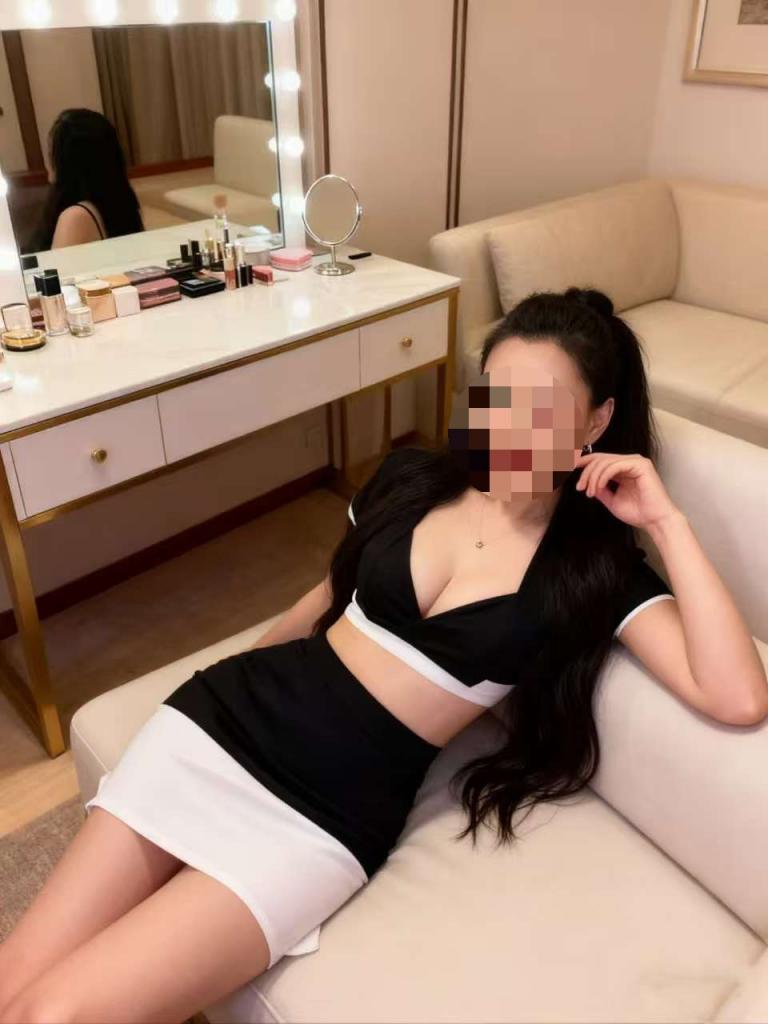 688106247: Chica busca chico en Barcelona