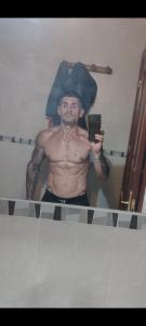 Chico busca chica en Sevilla: 