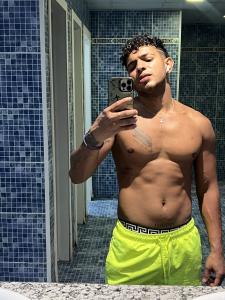 Chico busca chica en Granada: 